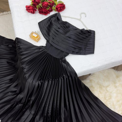 فستان سهرة أسود مطرز شك فخم