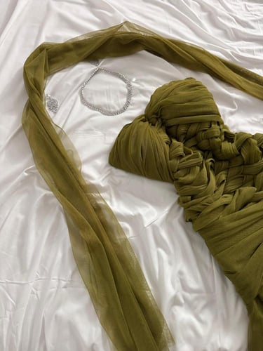 فستان سهرة شيفون زيتوني جذاب