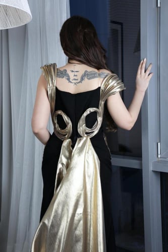 فستان سهرة أسود مع ذهبي راقي من كيوتشي CUTECCI