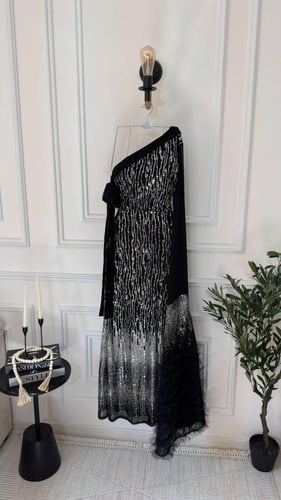 فستان سهرة أسود ون شولدر مطرز بكريستال فاخر