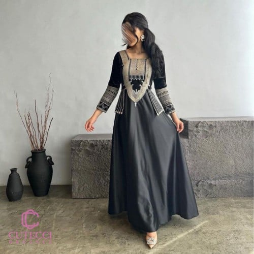 جلابية عسيرية سوداء مطرزة أنيقة