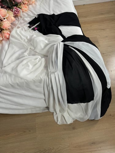 فستان أسود وأبيض بطبقات شيفون ناعمة | موديلات فسات...