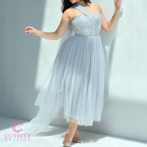 فستان سهرة رصاصي تل مطرز – موديل ناعم بتصميم عصري...