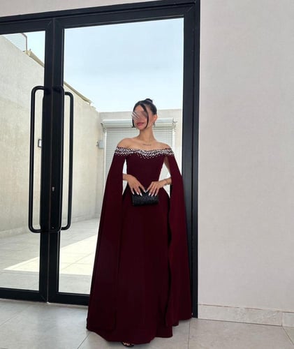 فستان كريب عنابي ملكي مطرز بالكريستال