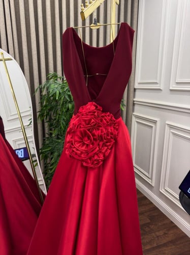 فستان سهرة ميكادو طويل عنابي وأحمر من كيوتشي