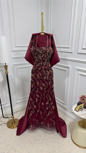 فستان سهرة عنابي مرصع بفصوص الترتر من CUTECCI