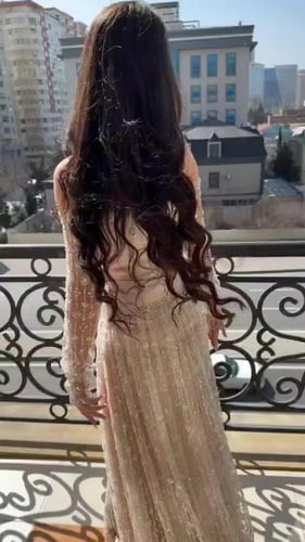فستان سهرة شامبين بتطريز ملكي ناعم