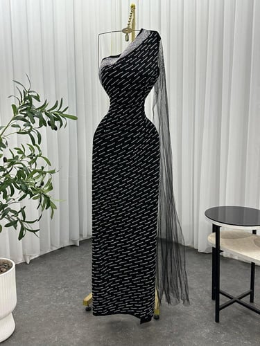 فستان سهرة كتف واحد أسود لامع