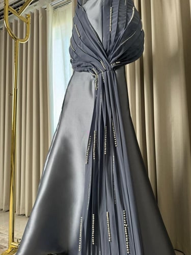 فستان رصاصي فاتح ميكادو دبل كلوش مع تل