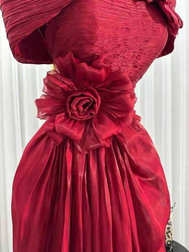 فستان سهرة كرنكر احمر وردتين ناري