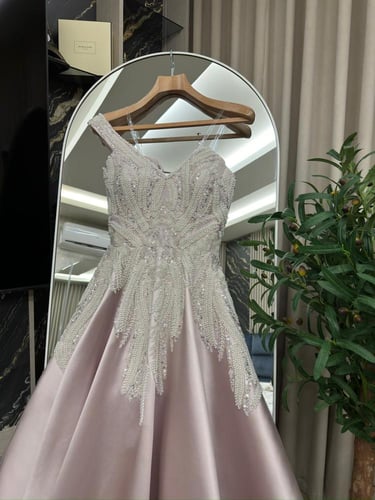 فستان ميكادو سهرة فخم بتطريز ولؤلؤ يدوي