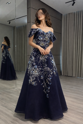 فستان سهرة سواريه كحلي بتطريز أزهار