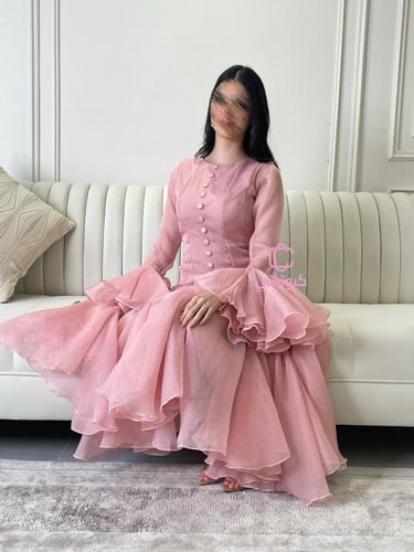 فستان سهره لحمي بأكمام كسرات