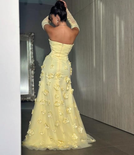فستان سهرة أصفر تل مزين بالورود