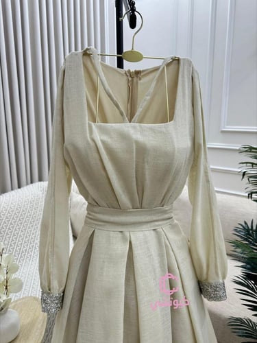 فستان سهرة كم بيج حريري مطرز