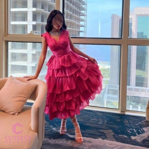 فستان سهرة فوشي منفوش بطبقات ساحرة