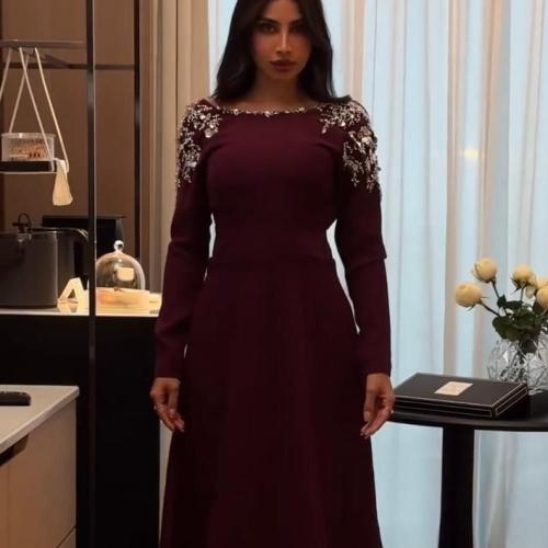 فستان عنابي طويل تطريز يدوي راقي من كيوتشي