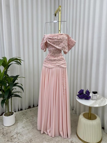 فستان سهرة لحمي مطرز راقي