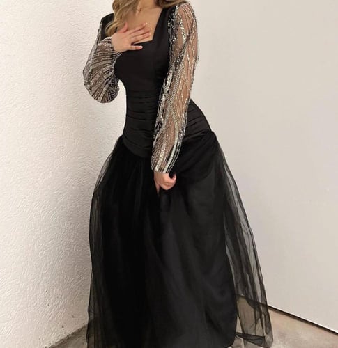 فستان سهرة أسود شانتون ملكي وأكمام ترتر