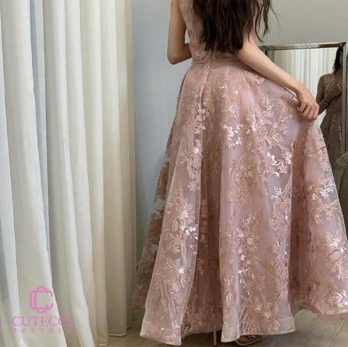 فستان سهرة لحمي دانتيل مطرز فاخر