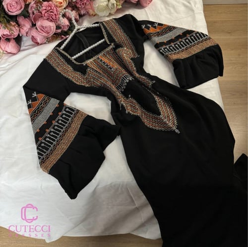 جلابية سعودية يوم التأسيس أسود مطرز