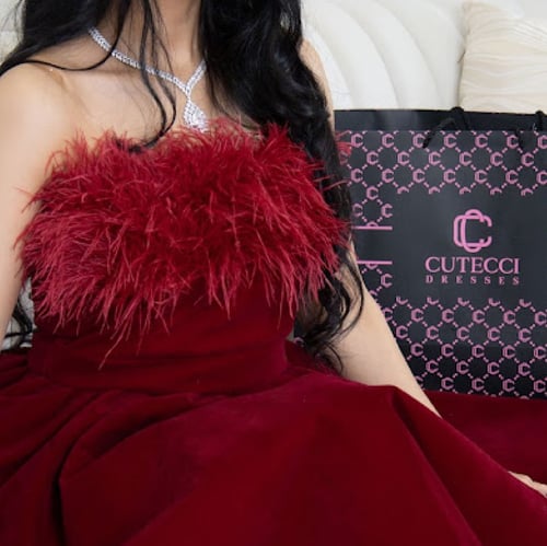 فستان عنابي شتوي شموه بصدر ريش – CUTECCI