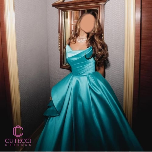 فستان سهره راقٍ بتصميم أوف شولدر