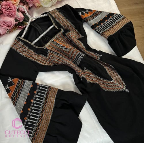 جلابية سعودية يوم التأسيس أسود مطرز