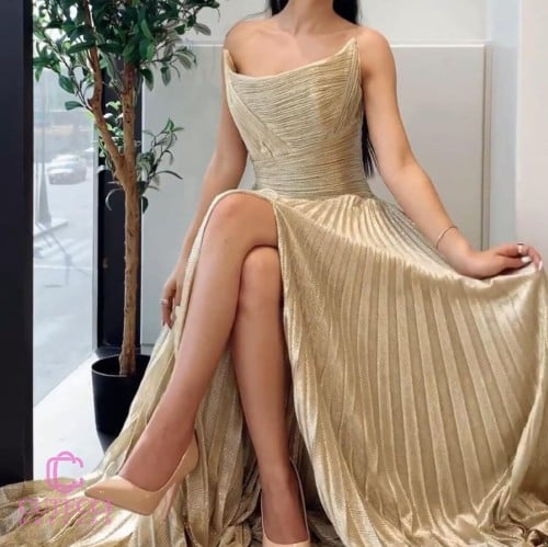 فستان سهرة ذهبي بكسرات لماعة