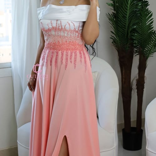 فستان لون لحمي فاتح تطريز راقي وناعم