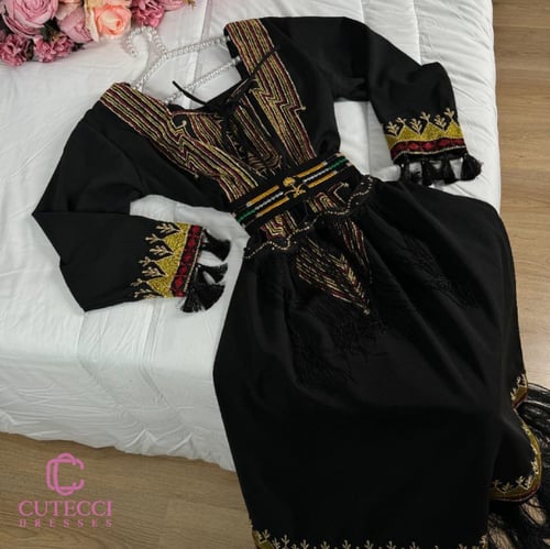 جلابية يوم التأسيس مطرزة بخيوط ذهبية