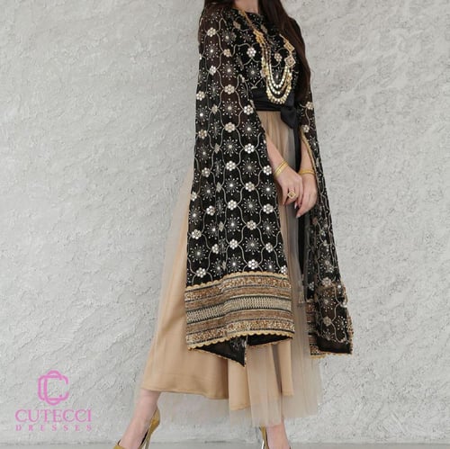 جلابية سهرة مطرزة فاخرة بأكمام واسعة