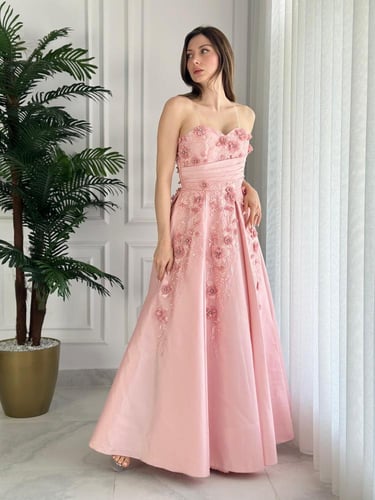 فستان سهرة وردي كورسيه ملكي فخم