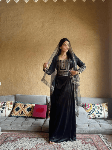 جلابية مخمل اسود ربط مع طرحة رقيقة