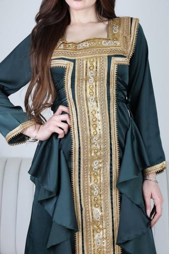 جلابية كلاسيكية أنيقة باللون الزيتي الذهبي