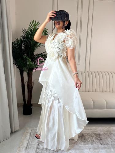 فستان سكري أنيق بالورود والتطريز