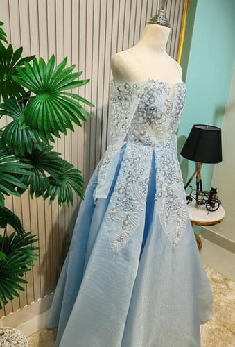 فستان سهرة سماوي تل مطرز فخم