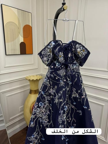 فستان سهرة سواريه كحلي بتطريز أزهار