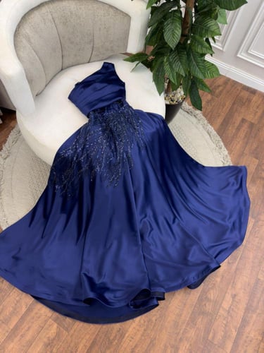 فستان سهرة كحلي ملكي وان شولدر