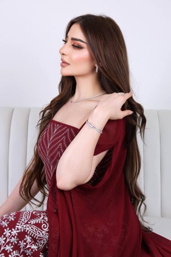 جلابية قطعتين برغدي وأوف وايت مزخرفة تطريز فضي من...