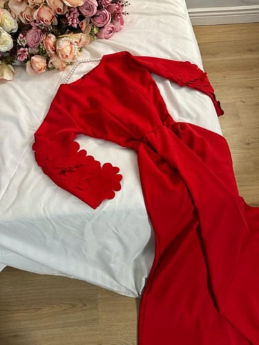 فستان باربي احمر رقيق وراقي من كيوتشي