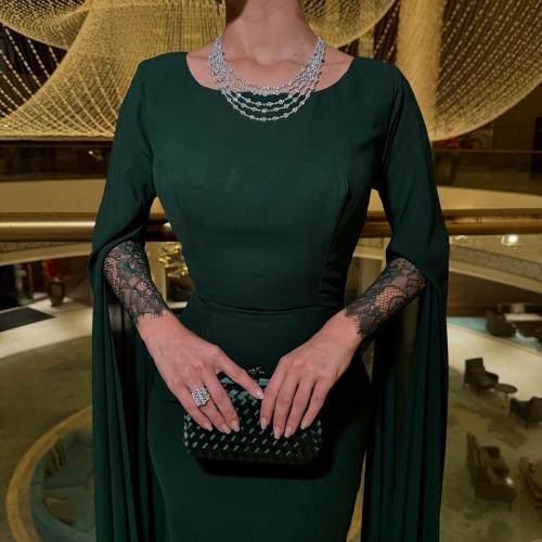 فستان سهرة لون زيتي كريب استرتش من كيوتشي