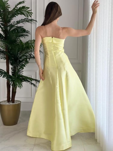 فستان مناسبات ميكادو أصفر بتصميم وردة جذاب