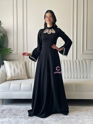 فستان اسود ساتر بتطريزات كريستالية | Cutecci