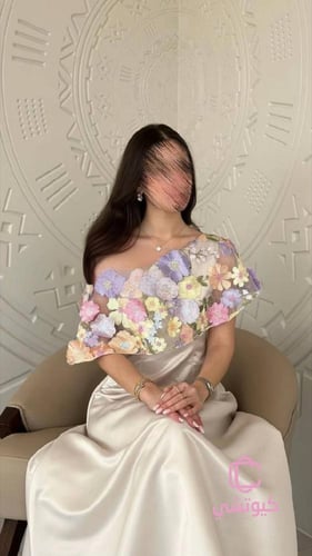 فستان سهرة اوف وايت قصة واسعة