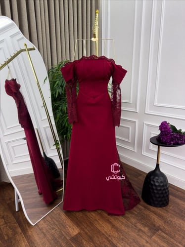 5 مميزات تجعل الفستان الأحمر الداكن من كيوتشي خيار...