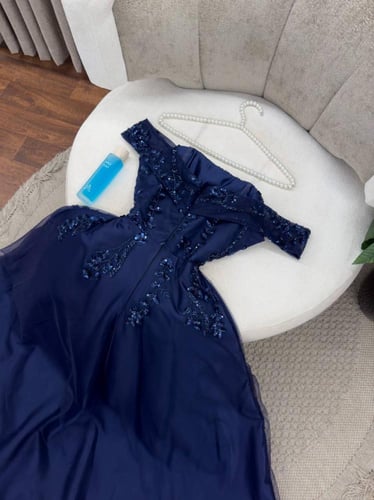 فستان سهرة كحلي مطرز يدوي للسهرات