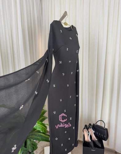 فستان أسود شيفون بتطريز ناعم للسهرات