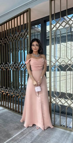 فستان سهرة لحمي تب صدر بكسرات — من كيوتشي CUTECCI