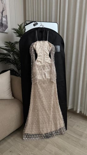 فستان سهرة شامبين بتطريز ملكي ناعم